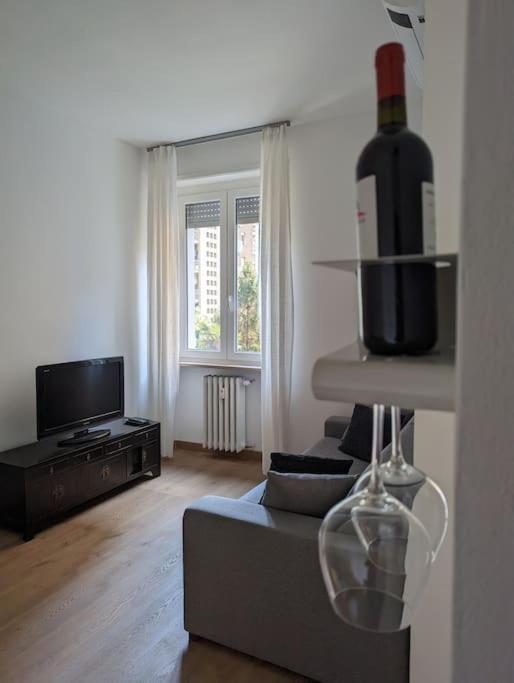 Modern And Comfortable Near The Subway Apartment Milan